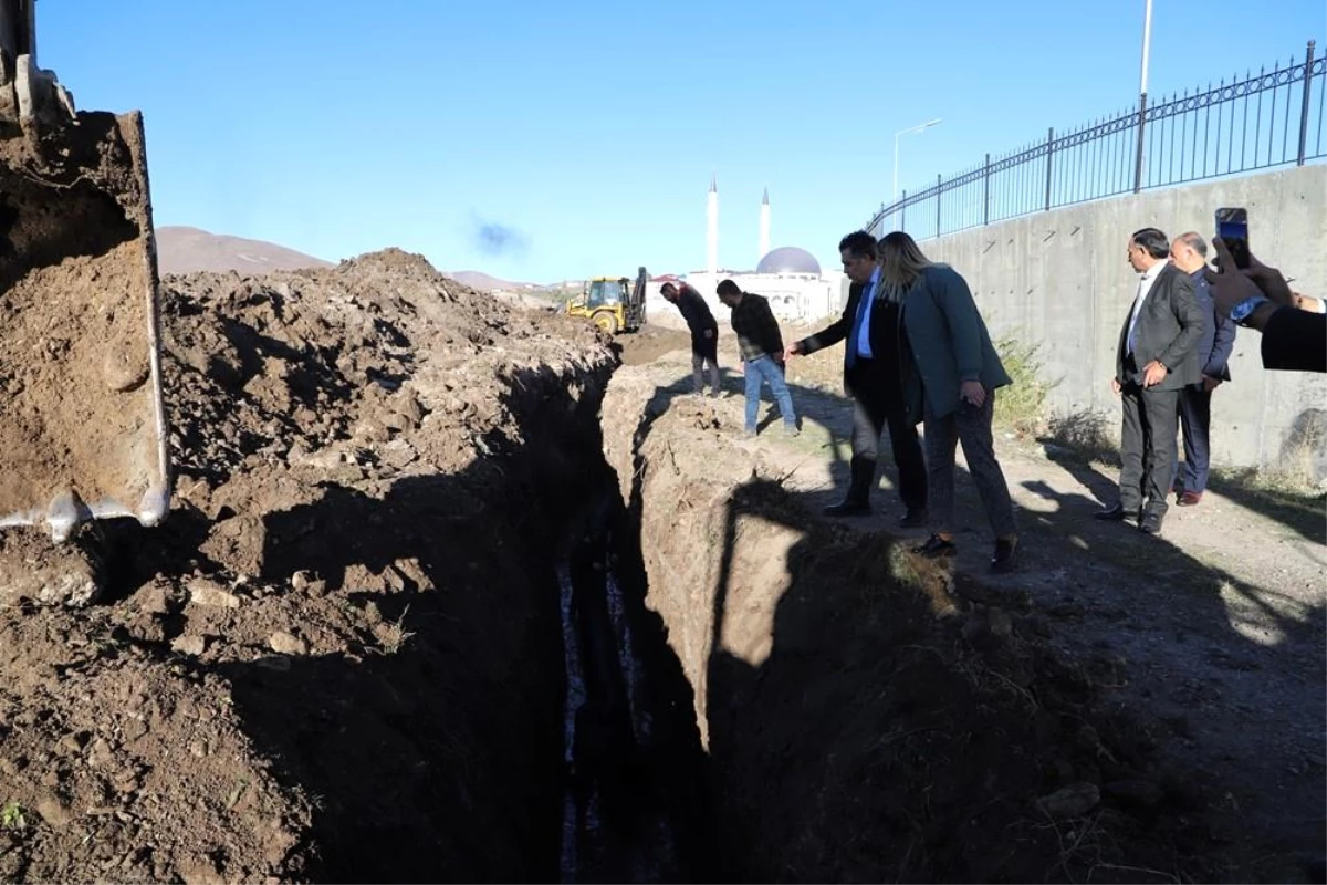 Ardahan Belediyesi İnönü Mahallesi\'nde Kanalizasyon Hatlarını Yeniliyor