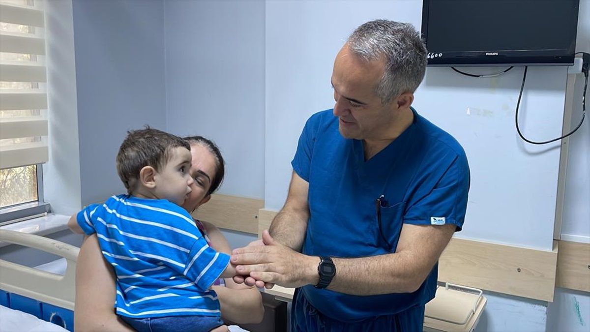 Doğuştan kalp rahatsızlığı bulunan bebek sağlığına kavuştu