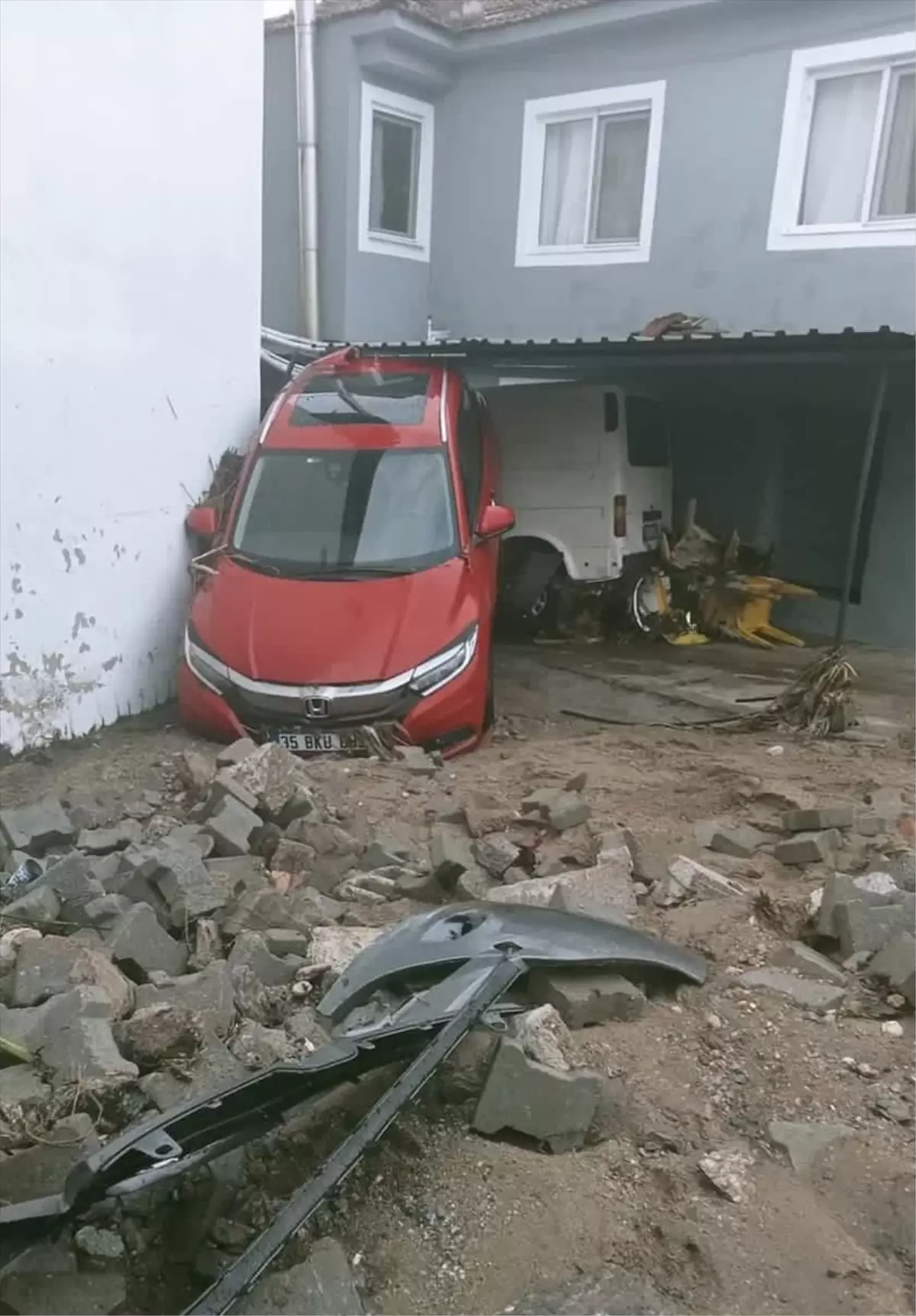 Aydın\'ın Söke ilçesinde sağanak nedeniyle 2 kişi hayatını kaybetti