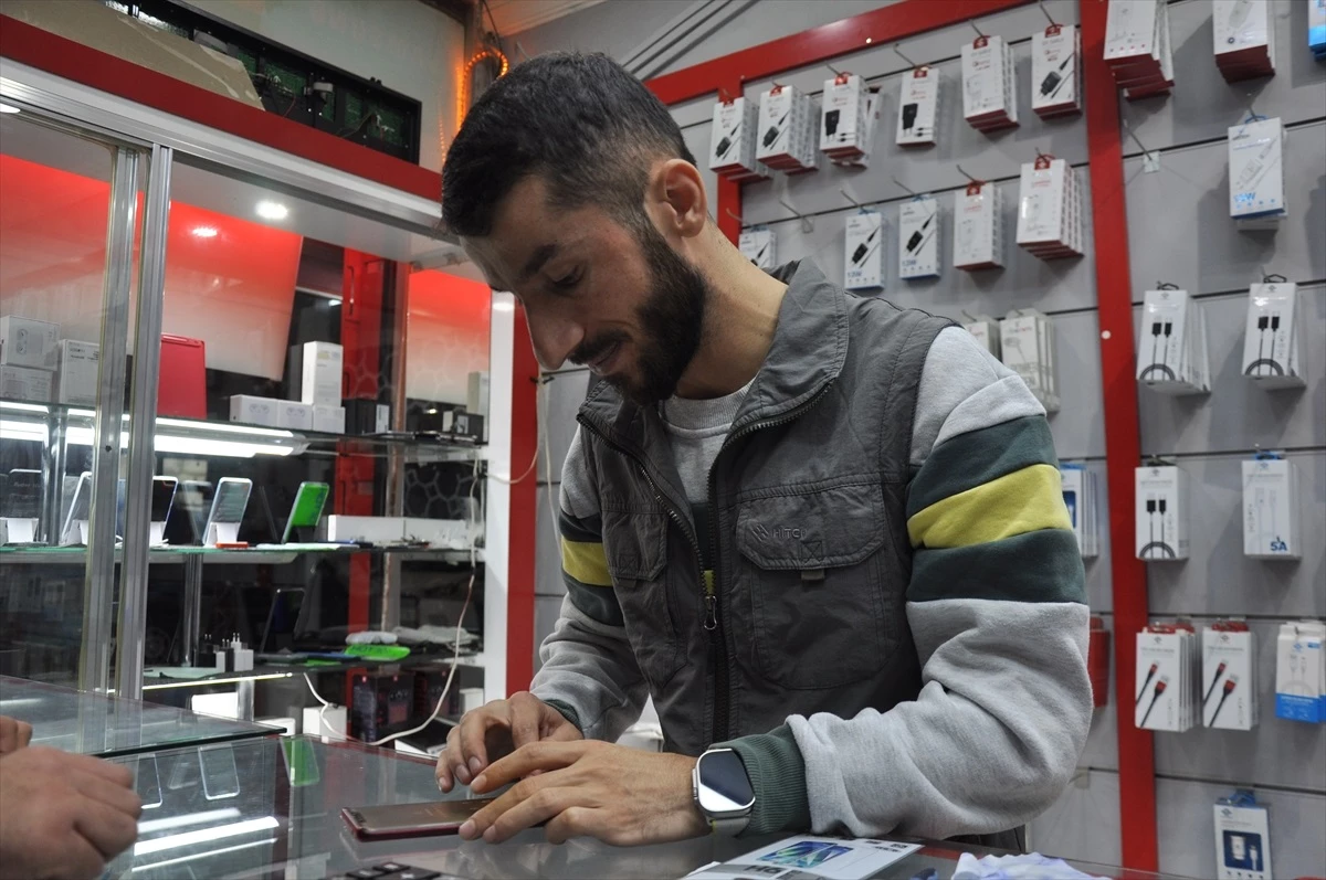 Batman\'da bir esnaf Gazze\'ye destek için iş yerinin gelirini bağışladı