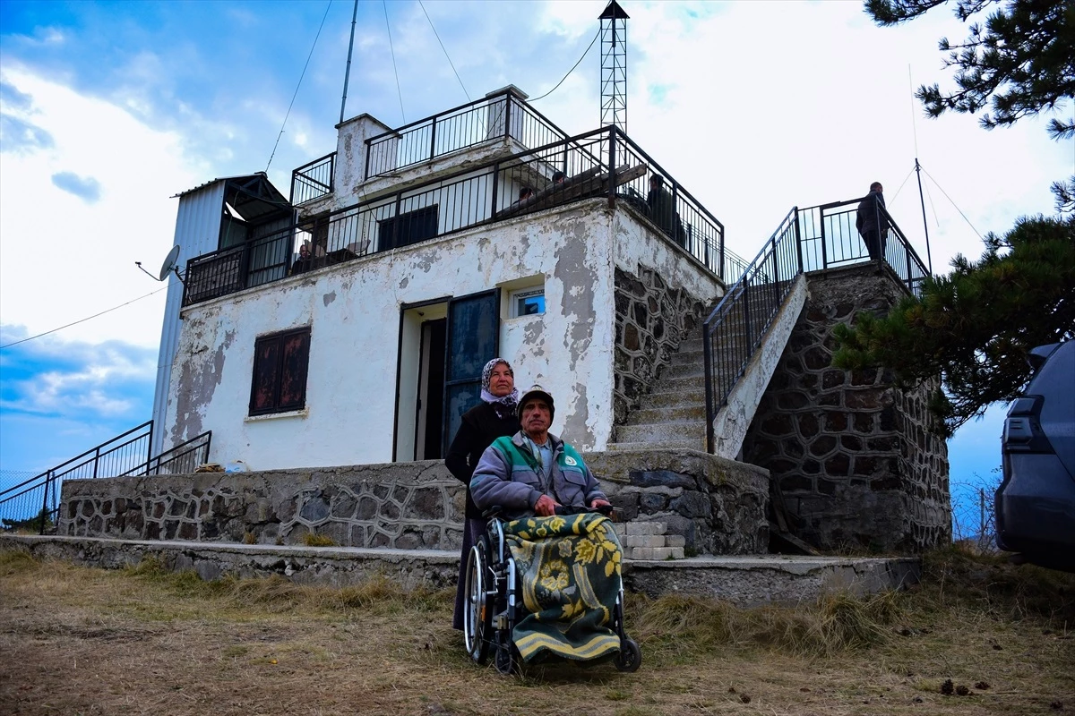 33 Yıl Tekerlekli Sandalyeyle Gözetleme Kulesinde Çalışan Adam Emekli Oldu