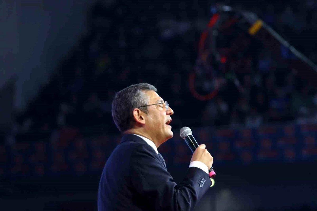 Özgür Özel, CHP Genel Başkanı olarak seçildi