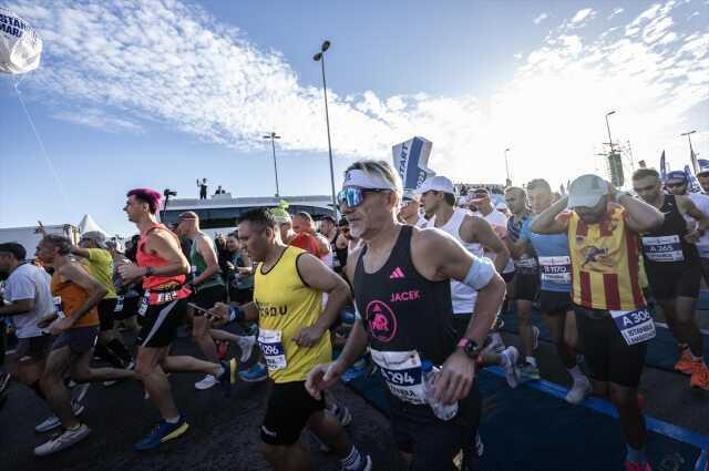 Dünyada eşi benzeri olmayan koşu başladı! İşte İstanbul Maratonu'ndan özel kareler