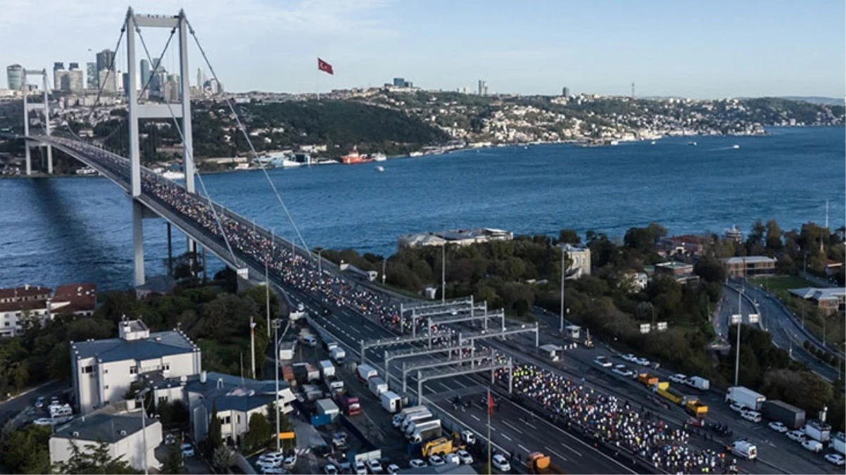 İstanbul Maratonu başladı! İşte dünyada eşi benzeri olmayan maratondan en özel kareler