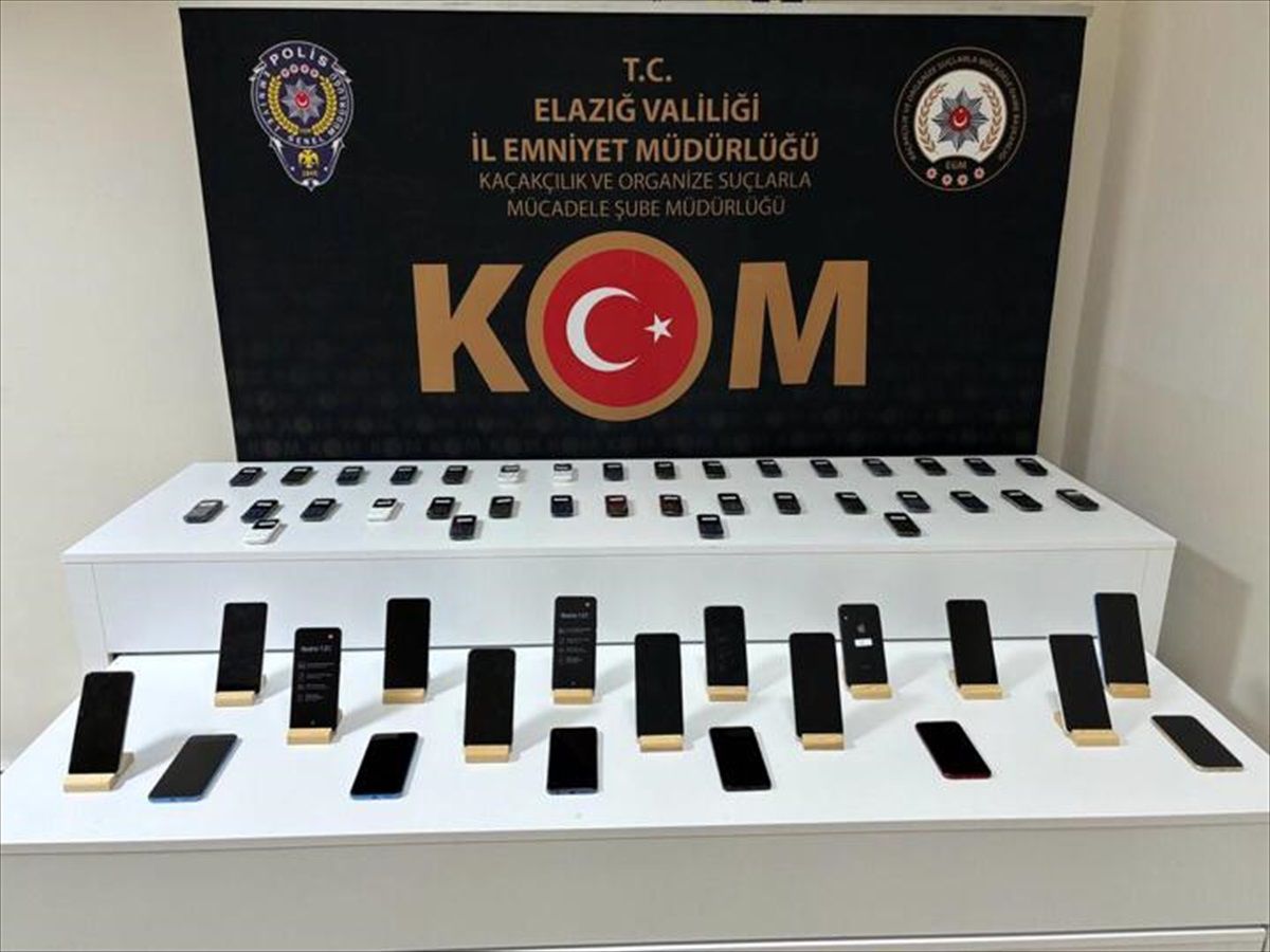 Elazığ\'da 55 Gümrük Kaçağı Telefon Ele Geçirildi, 2 Şüpheli Yakalandı