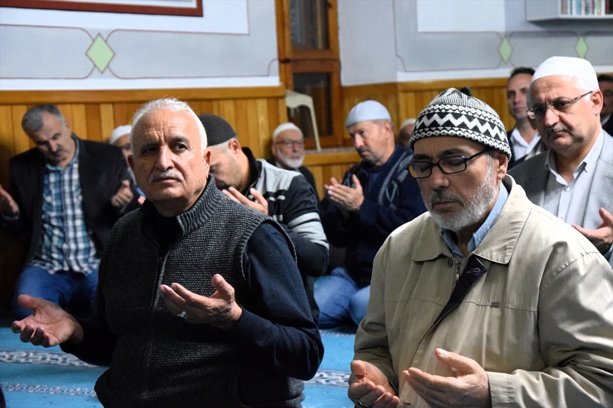 Eskişehir, Kütahya ve Bilecik\'teki camilerde Gazze için dua edildi