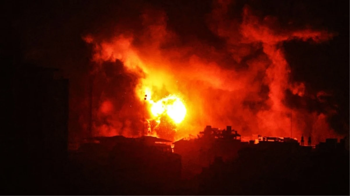 İsrail, Gazze\'ye bir saat içinde 100\'den fazla hava saldırısı düzenledi