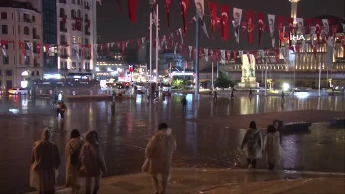 İstanbul\'da gök gürültülü sağanak yağış etkili oluyor