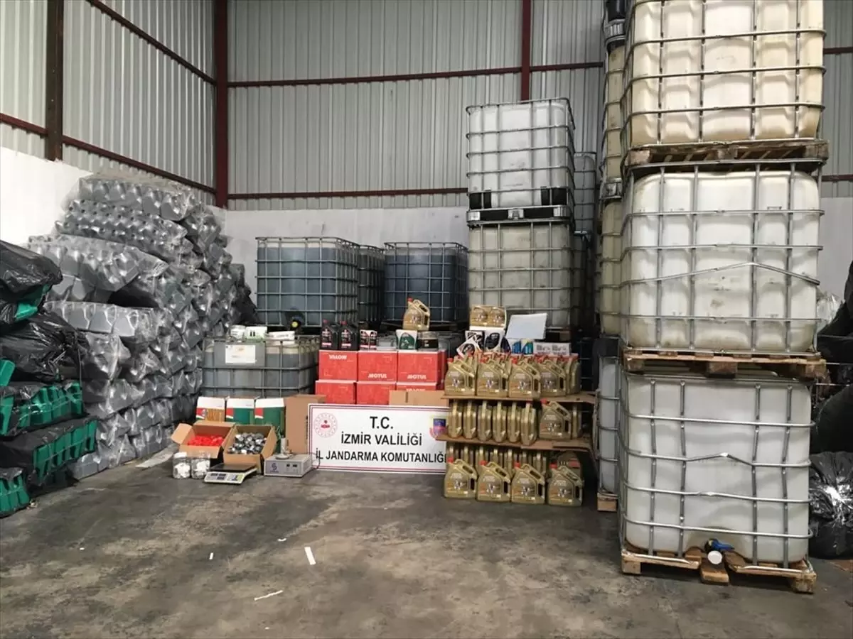 İzmir\'de Sahte Motor Yağı Operasyonu: 4 Gözaltı