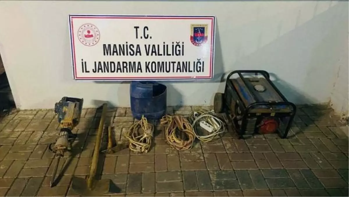 Manisa\'da Kaçak Kazı Yapan 6 Kişi Yakalandı