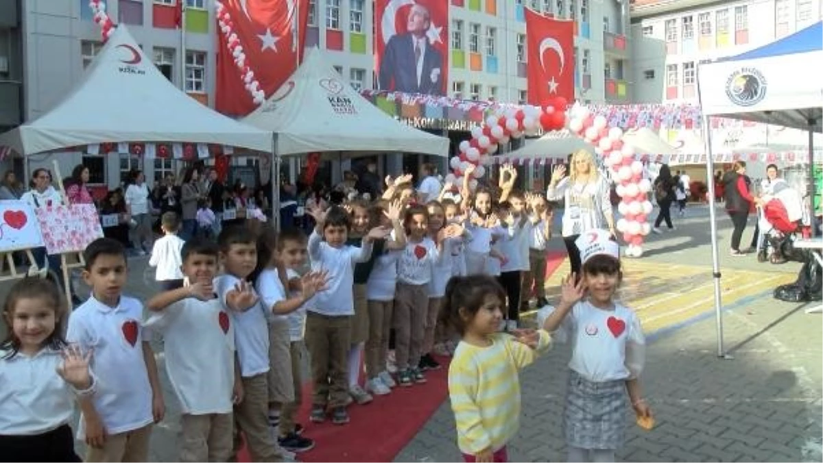 Kartal\'da Kan Bağışı Şenliği: Türkiye Rekoru Kırıldı