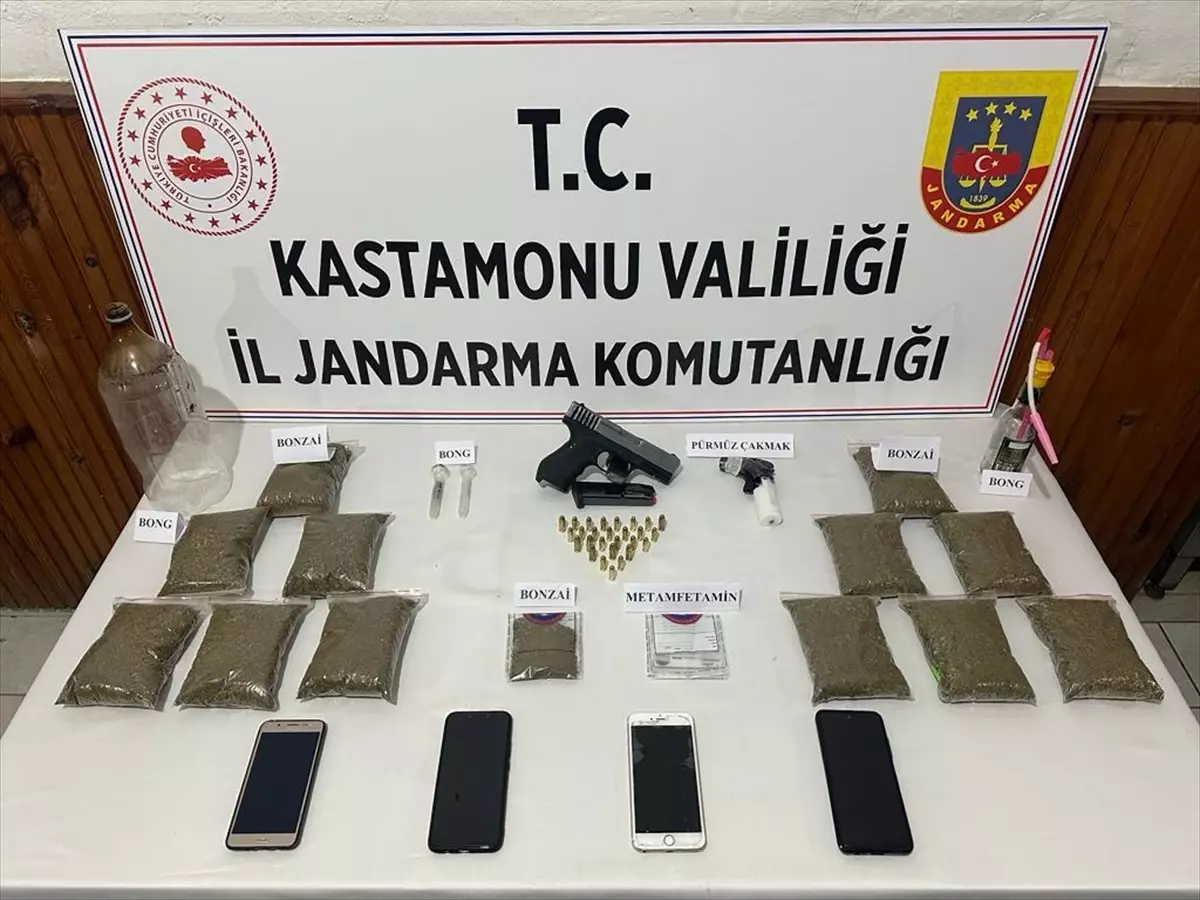 Kastamonu\'da Uyuşturucu Operasyonunda 3 Şüpheli Tutuklandı