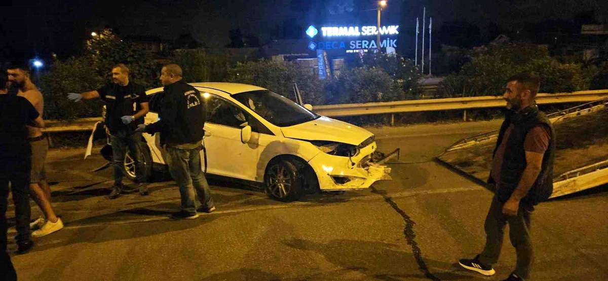 Antalya\'da Kontrolden Çıkan Otomobilin Takla Atması Sonucu 5 Kişi Yaralandı