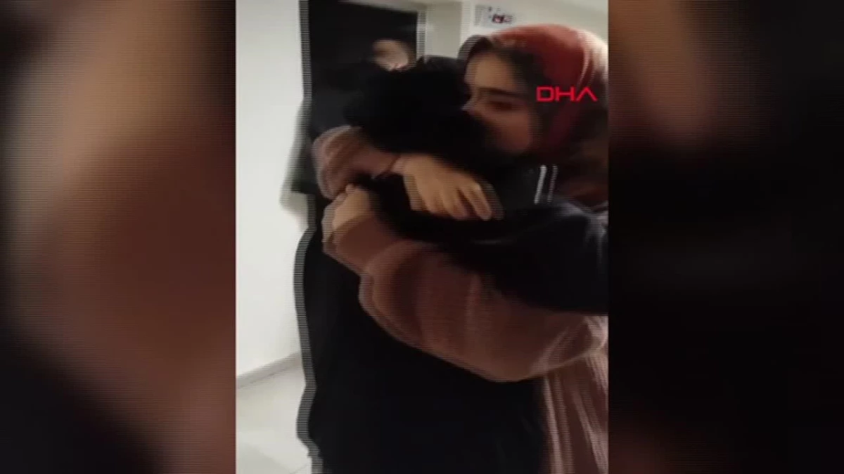 Muş\'ta Asansörde Mahsur Kalan Öğrenciler Kurtarıldı, Öğrenciler Protesto Etti