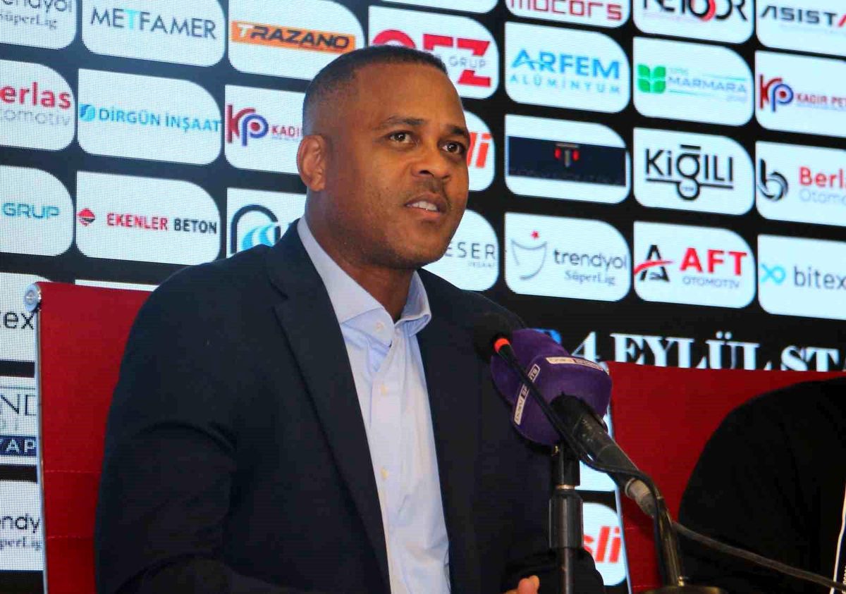 Kluivert: Aldığımız sonuçtan dolayı memnun değilim