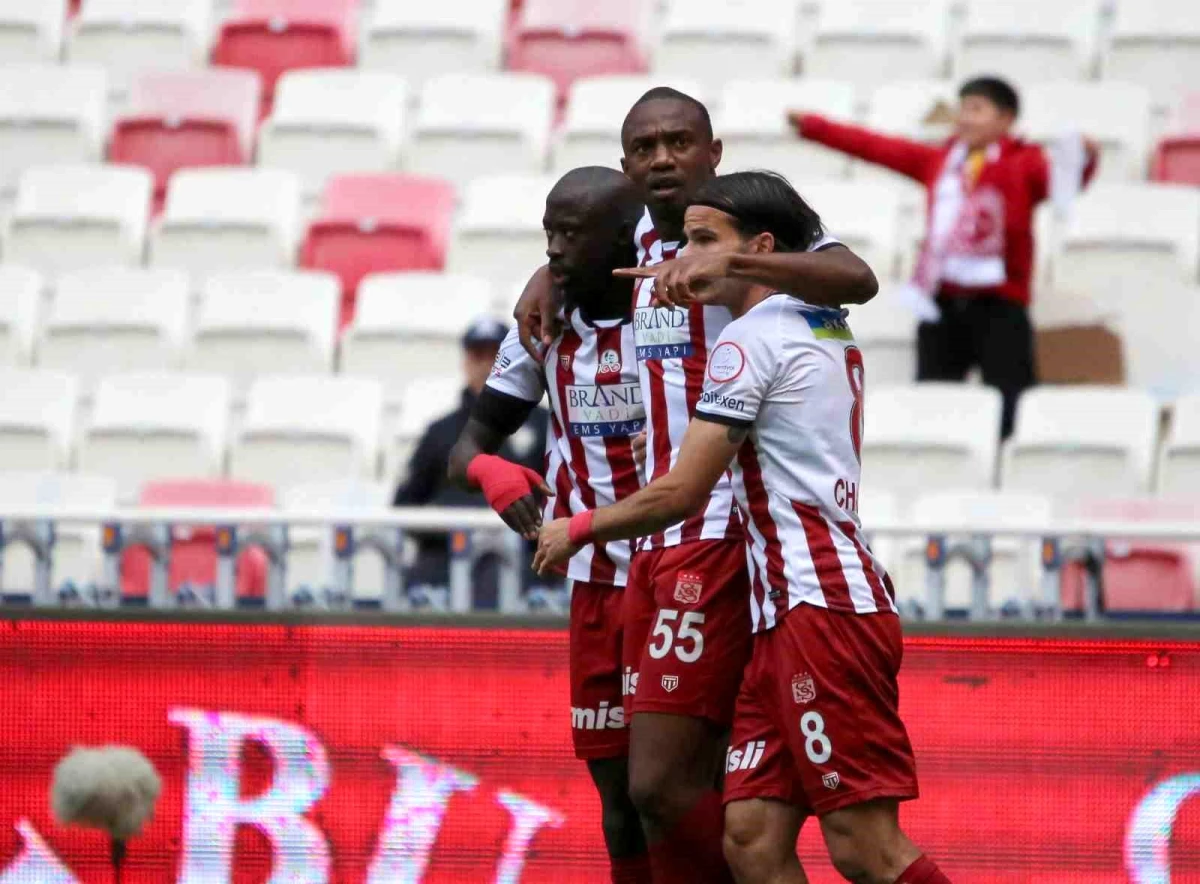 Sivassporlu Fode Koita, Adana Demirspor maçında attığı golle sevinç yaşadı