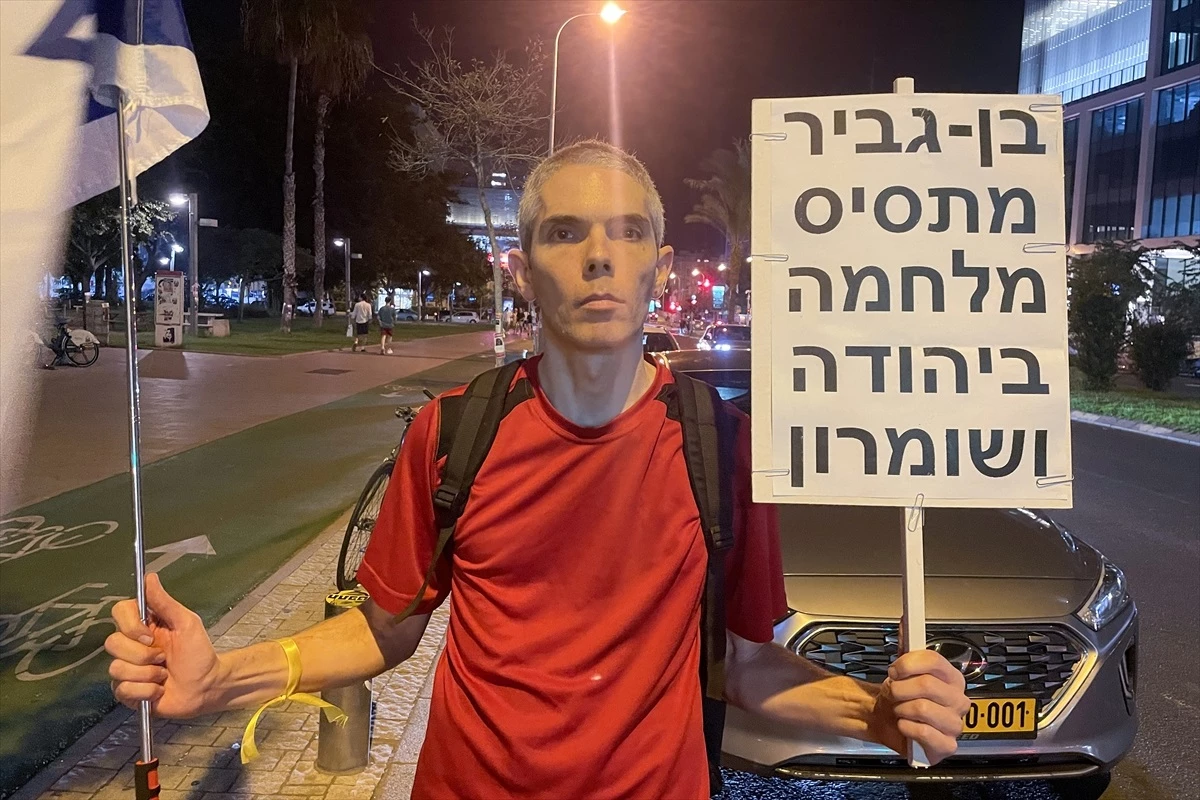 Tel Aviv\'de Ateşkes Yanlıları ve Karşıtları Arasında Gerginlik