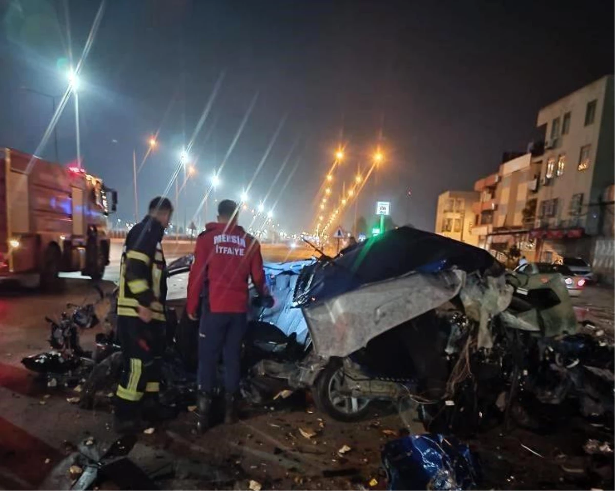 Mersin\'de Otomobil Kaza Sonucu İkiye Ayrıldı, Sürücü Hayatını Kaybetti