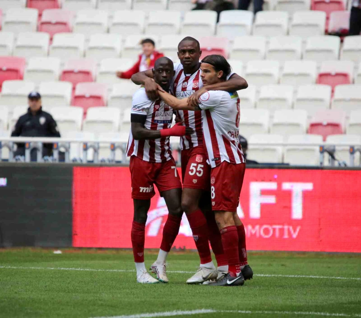 E.Y. Sivasspor, Y. Adana Demirspor\'u 1-0 mağlup etti