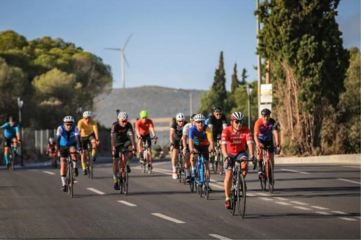 Veloturk Gran Fondo Çeşme by Salcano\'da 12 Ülkeden 829 Bisikletçi Yarıştı