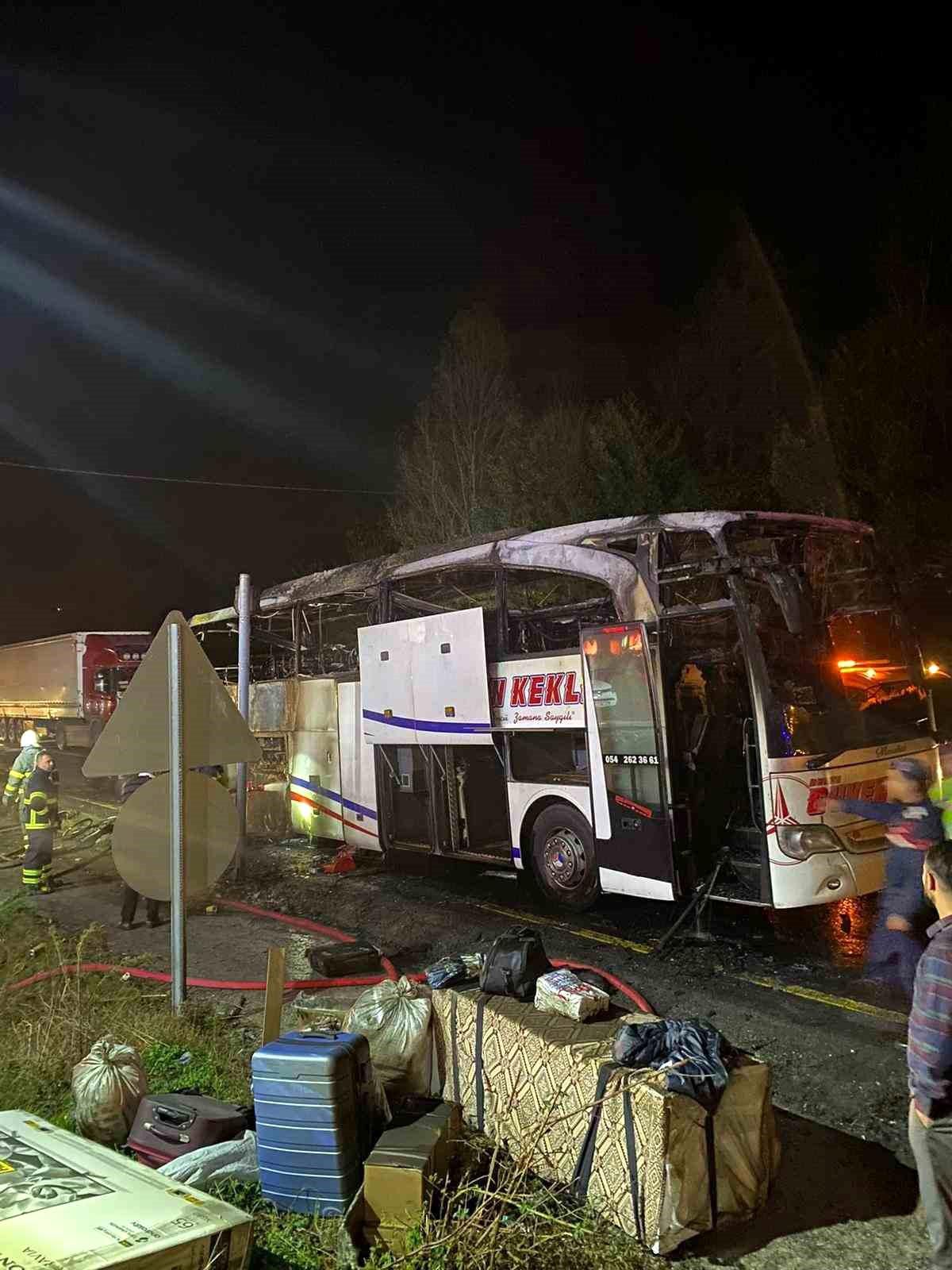 Düzce D100 Karayolu Bolu Dağı geçişinde otobüs yangını