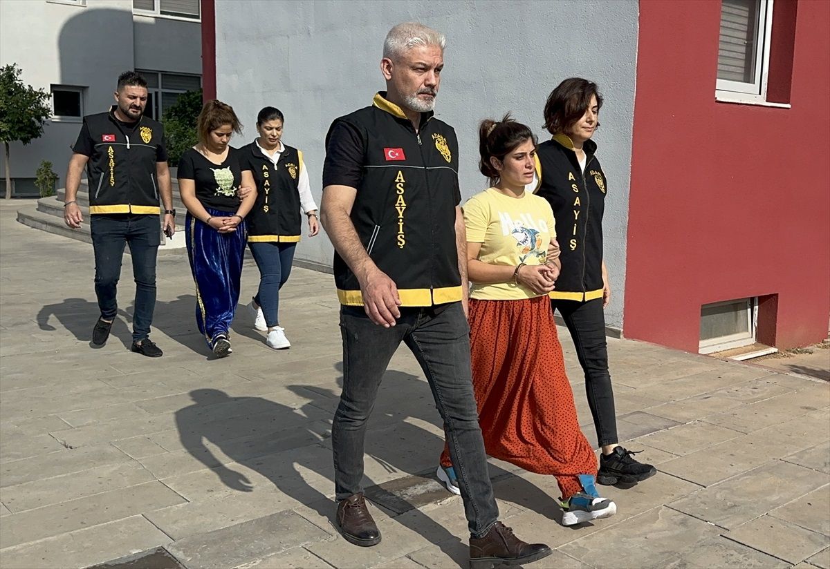Adana\'da 15 evden para ve ziynet eşyası çalan 3 hırsızlık şüphelisi tutuklandı