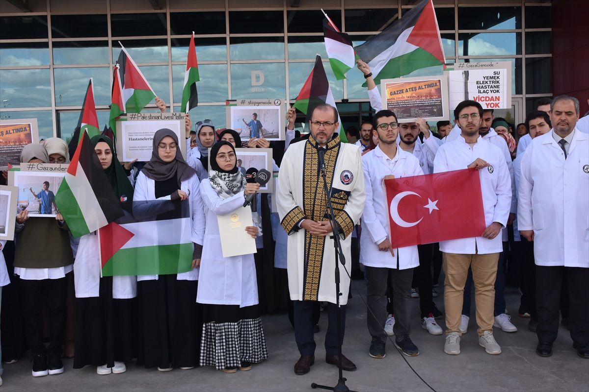 Afyonkarahisar Üniversitesi Öğrencileri İsrail\'in Gazze\'ye Saldırılarına Tepki Gösterdi