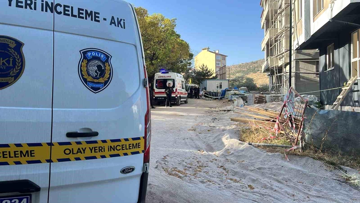 Nevşehir\'de İnşaat Çatısı Çöktü: 1 İşçi Hayatını Kaybetti