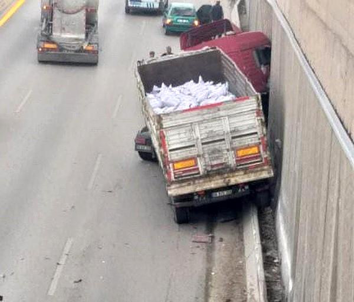 Ankara Sincan\'da İki Ayrı Kazada 2 Kişi Yaralandı