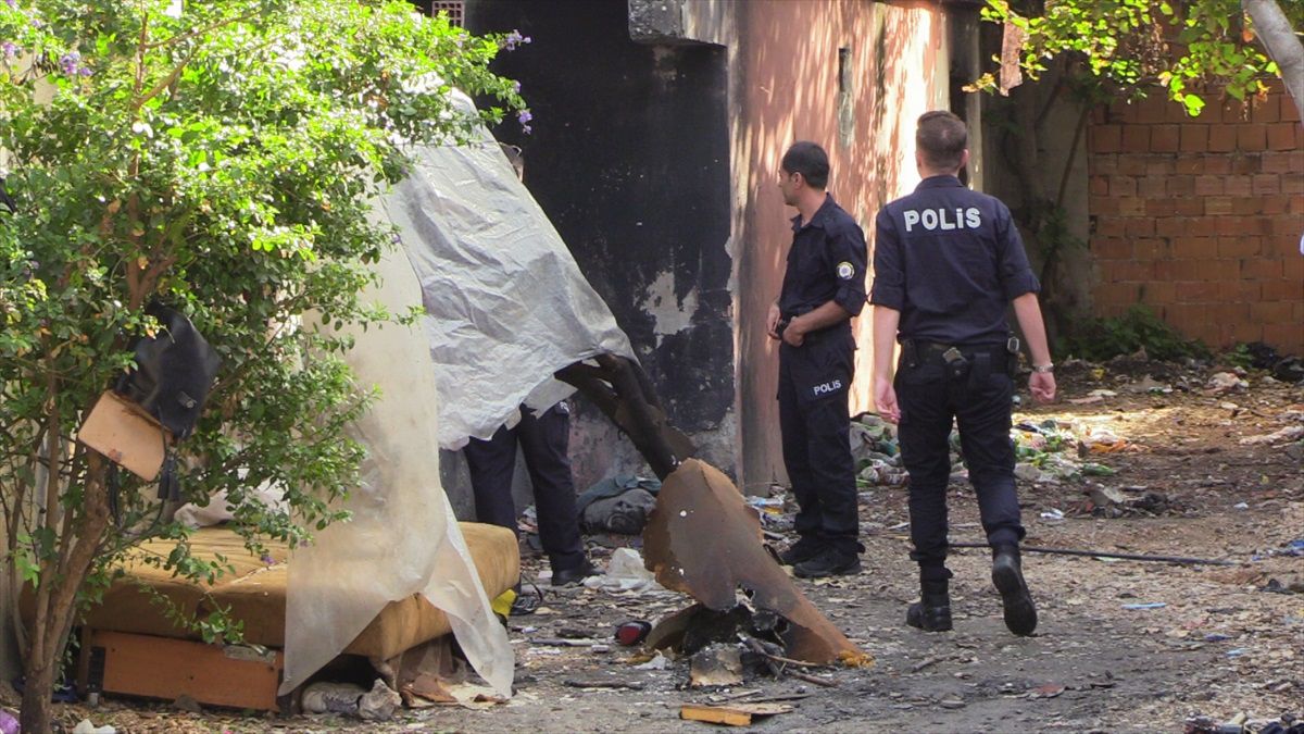 Antalya\'da Metruk Binada Ölü Bulundu