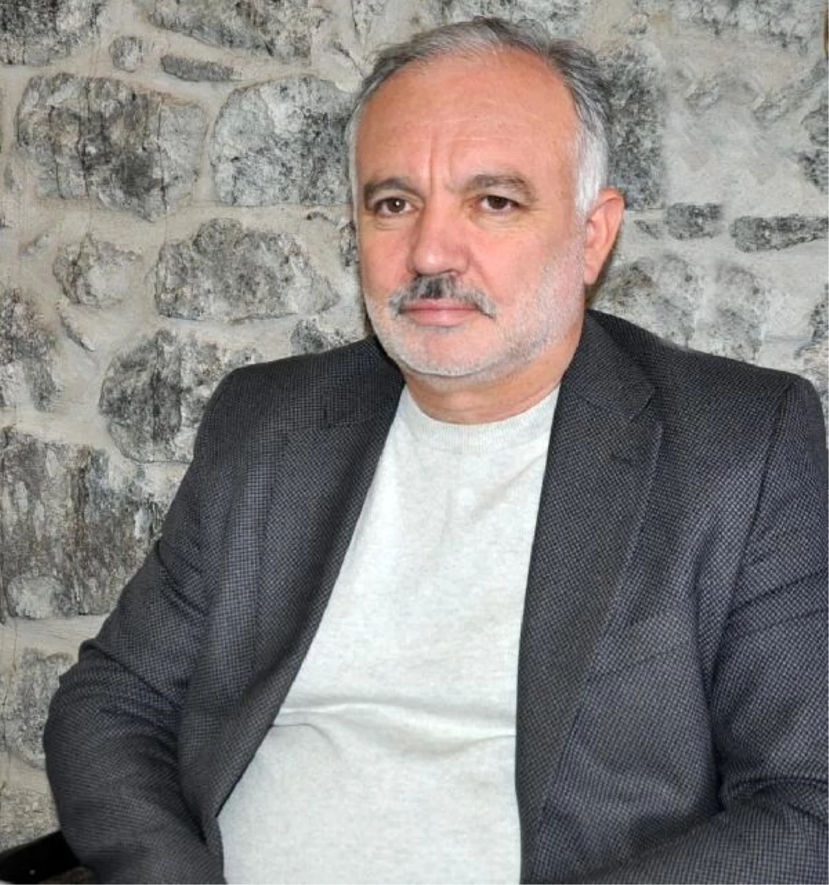SES Partisi Genel Başkanı Ayhan Bilgen, CHP\'yi eleştirerek Orta Doğu\'daki durumu tartışmalarına dahil etmeleri gerektiğini söyledi