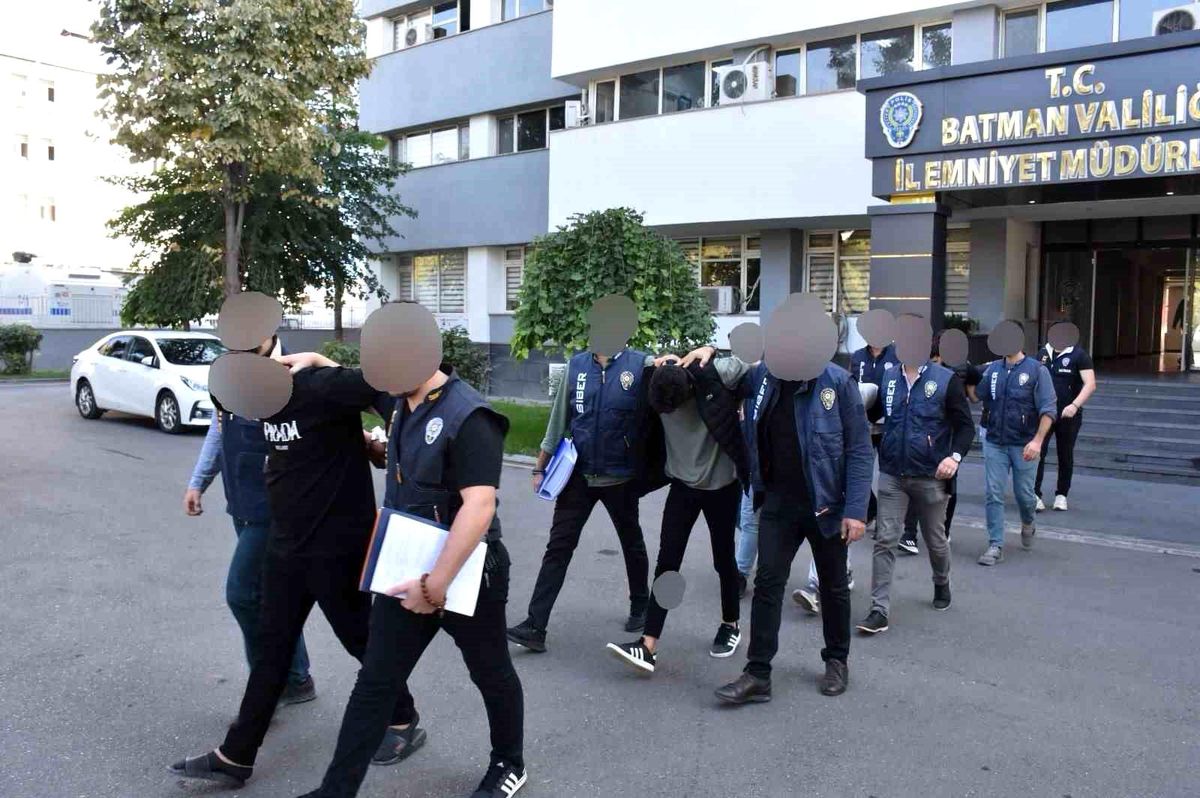 Batman\'da sosyal medya dolandırıcılığı operasyonu: 4 tutuklama
