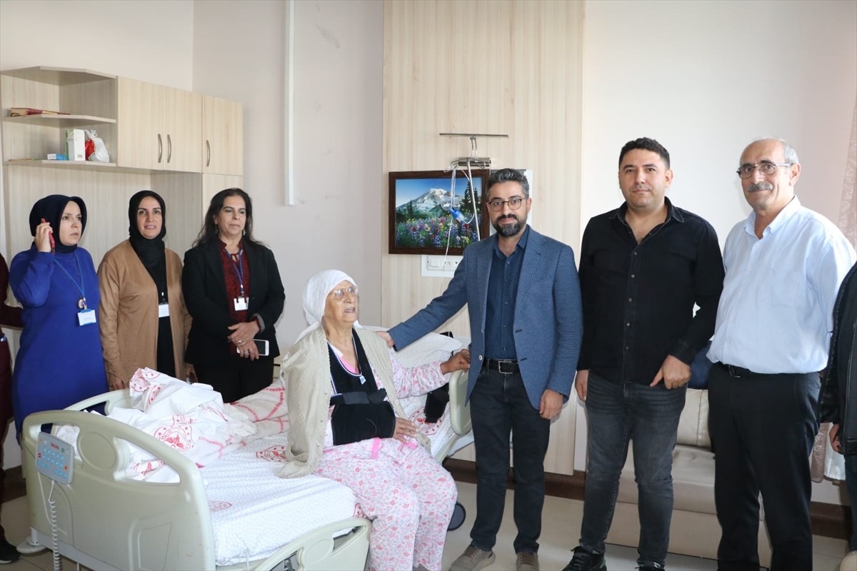 81 yaşındaki hasta omuz protezi ameliyatı ile sağlığına kavuştu