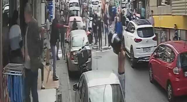Çaycılar arasında sokak kavgası Çaycılar arasında sokak kavgası
