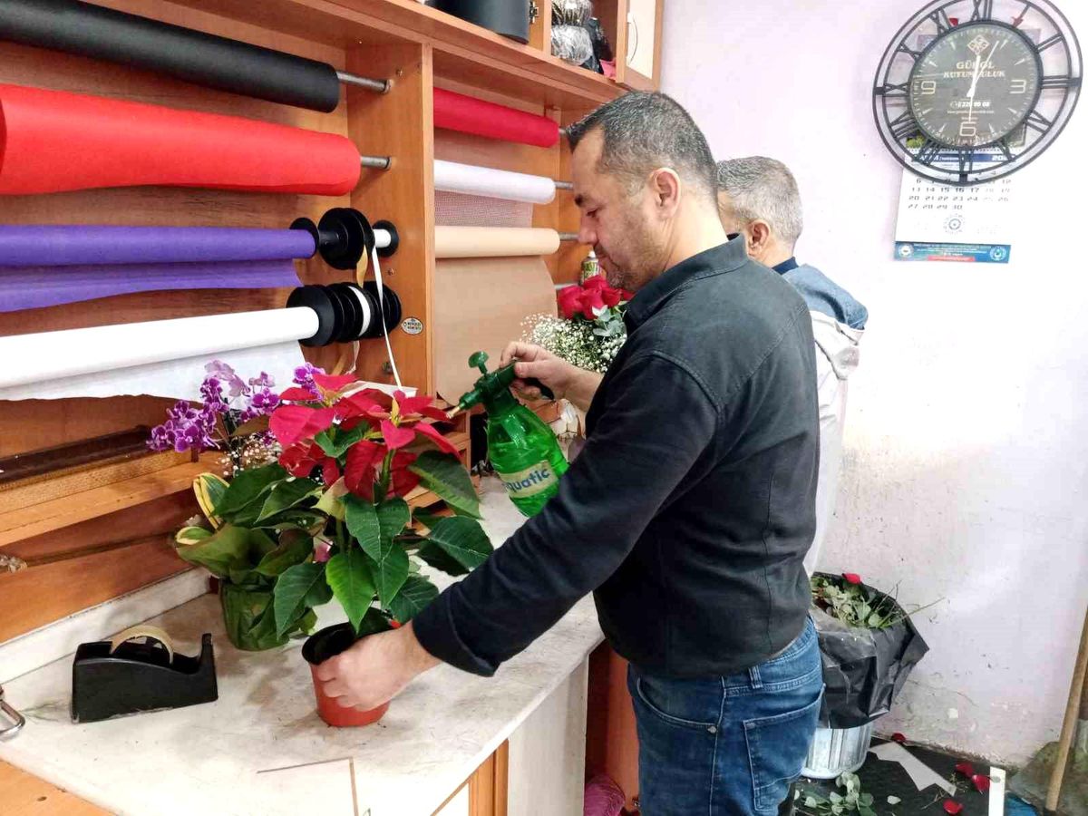 Eskişehir\'de Atatürk\'ü Anma Programları İçin Karanfil ve Kasımpatı Talepleri Arttı