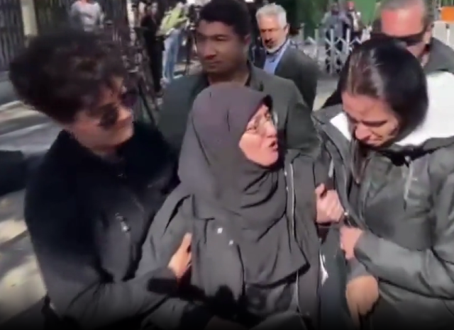 Dışişleri Bakanlığı önünde Filistin bayrağı açarak slogan atan kadın gözaltına alındı