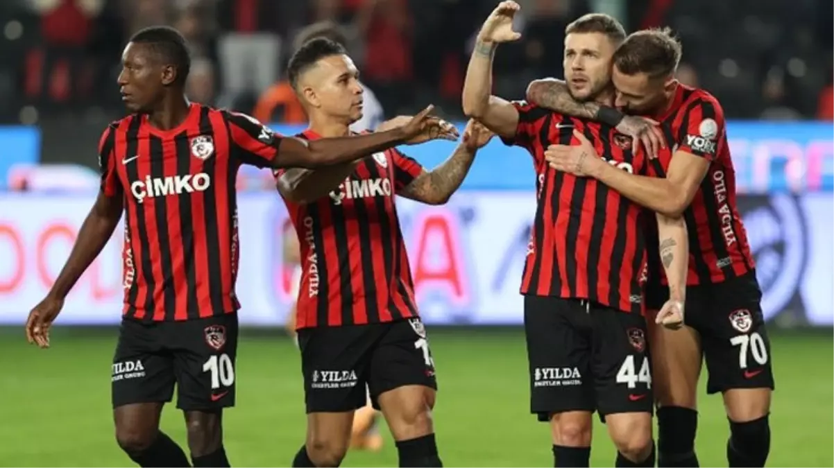 Günün en çok konuşulan karşılaşmasının galibi ev sahibi oldu