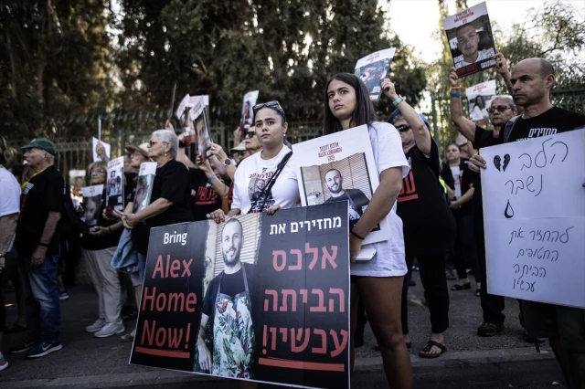 İsrail meclisi önünde protesto! Toplanan öfkeli kalabalığın tek bir isteği vardı
