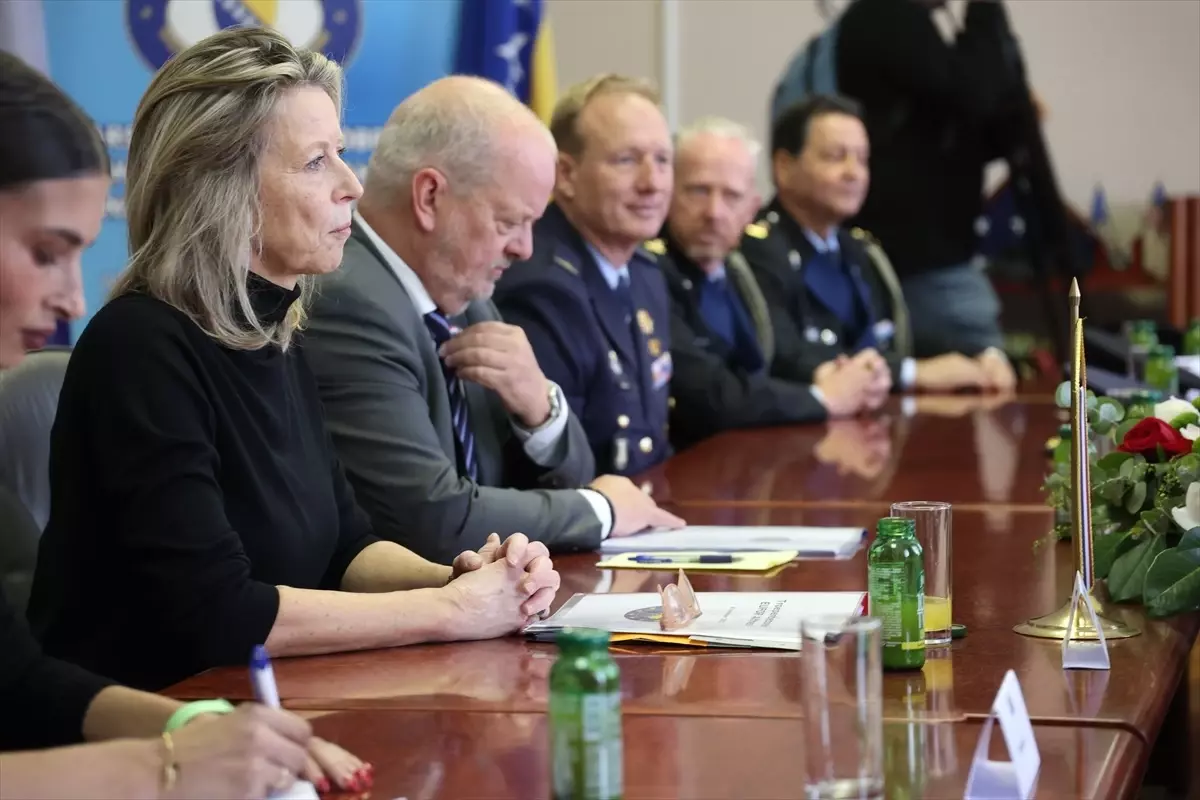 Hollanda Savunma Bakanı, Gazze\'deki insani durum nedeniyle insani ara verilmesi çağrısında bulundu