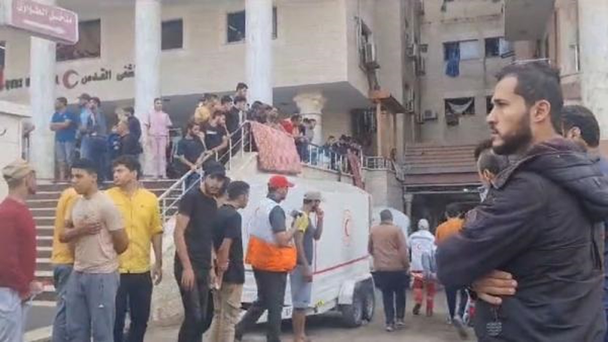 İsrail bombardımanında Gazze\'deki Al-Quds hastanesi hasar gördü, 12 sivil yaralandı