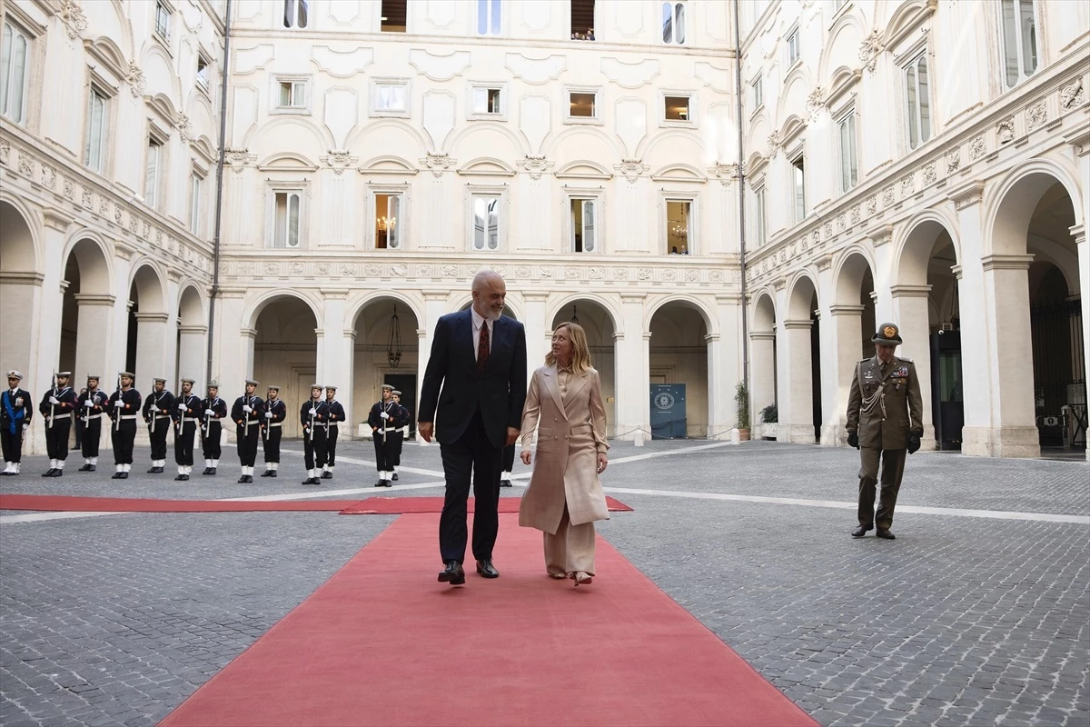 İtalya, Arnavutluk ile Göçmen Merkezleri Kurma Anlaşması Yaptı