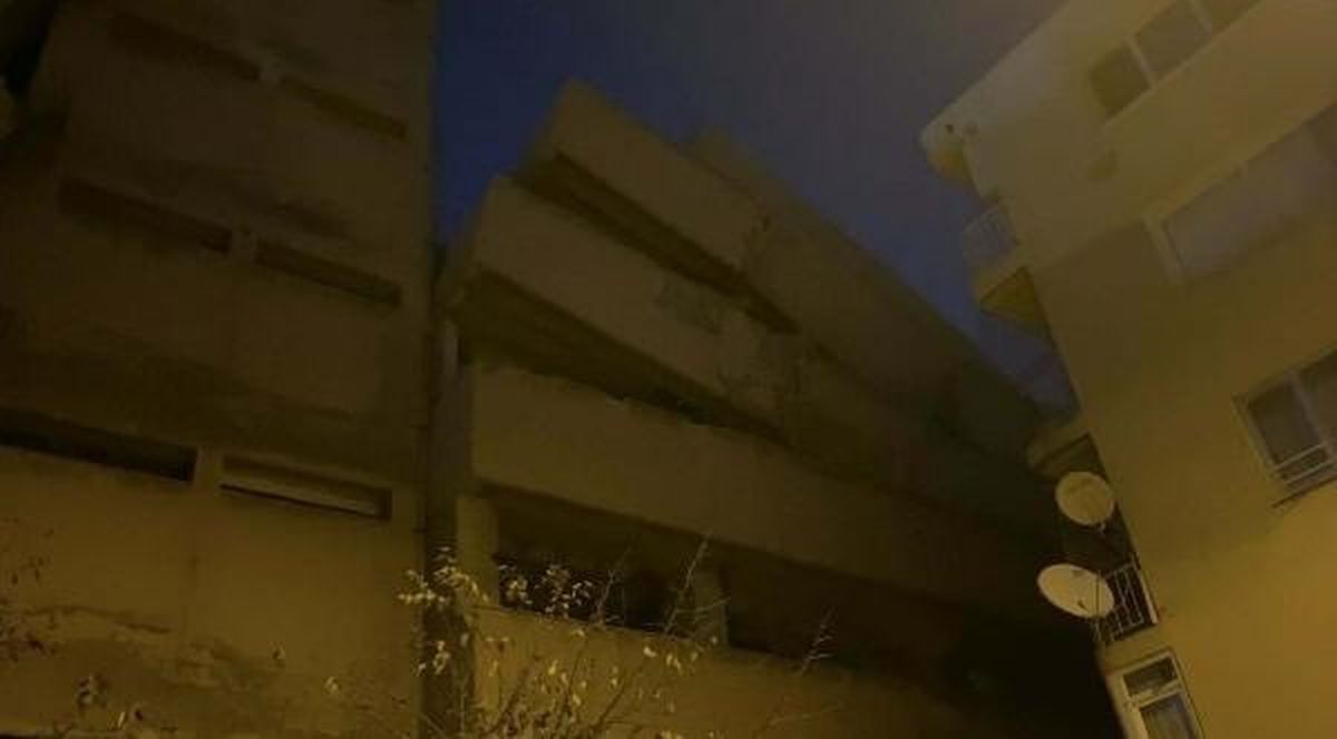 İzmir'de boşaltılan okul binasının yıkımında can kaybı ve yaralanma yaşanmadı