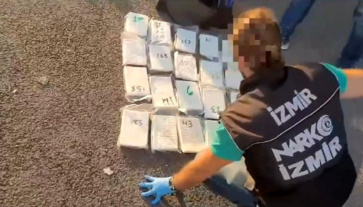 İzmir\'de Uyuşturucu Operasyonu: Şüpheli Tutuklandı