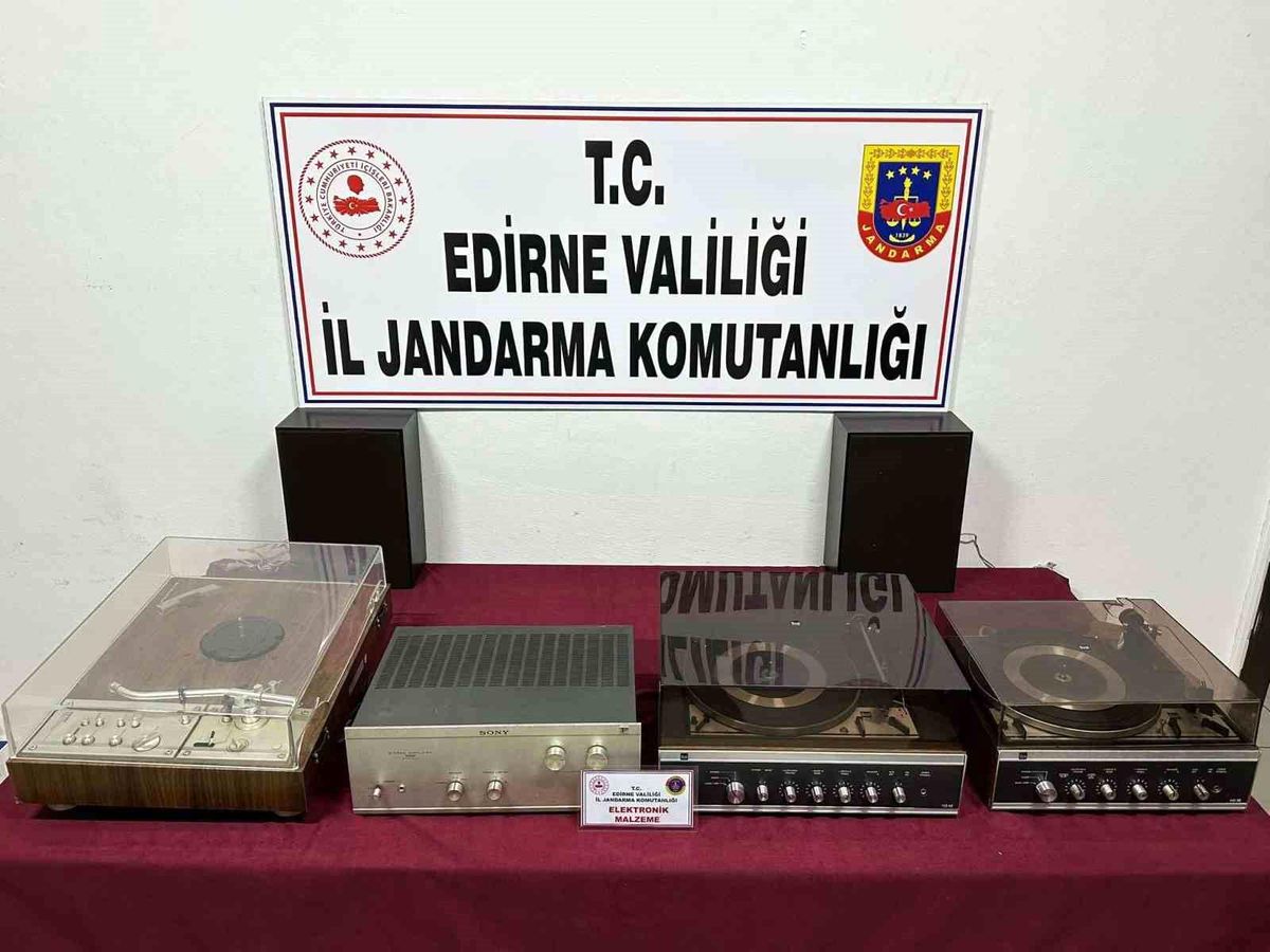 Edirne\'de 200 Bin TL Değerinde Gümrük Kaçağı Ürün Ele Geçirildi