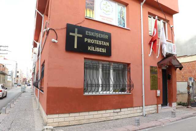 Kilise'de bir garip olay! Kilise Pastörüne tokat attı, 'Hoşgörüsünü Denedim' dedi