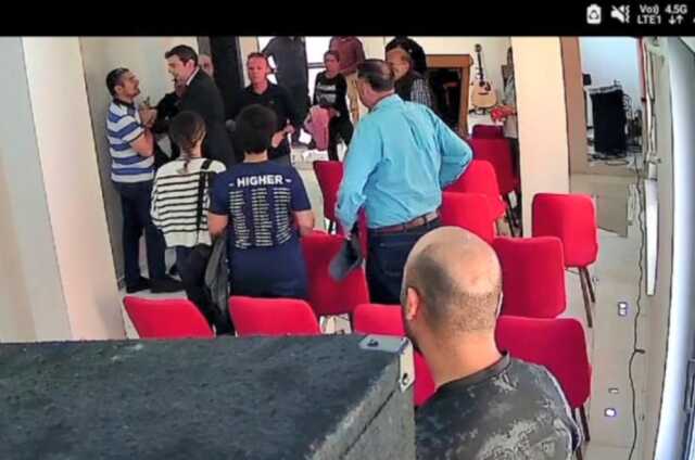 Kilise'de bir garip olay! Kilise Pastörüne tokat attı, 'Hoşgörüsünü Denedim' dedi