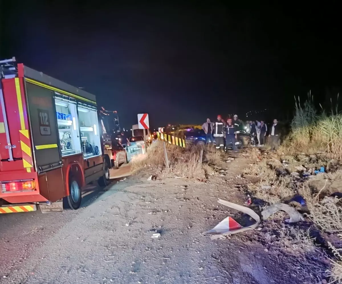 Manisa\'da Kontrolden Çıkan Otomobil Kazası: 21 Yaşındaki Genç Hayatını Kaybetti