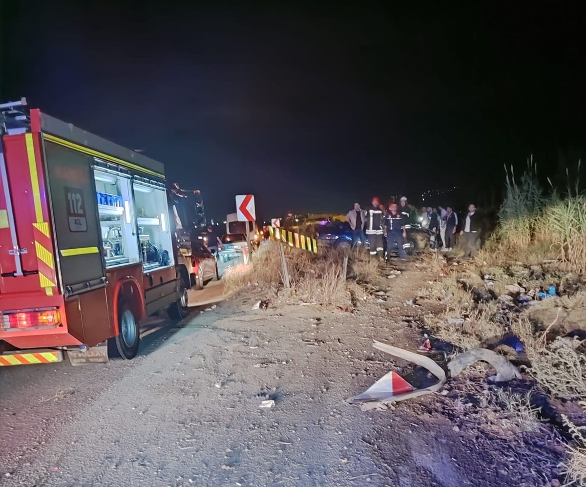 Salihli\'de tarlaya devrilen otomobilin sürücüsü hayatını kaybetti