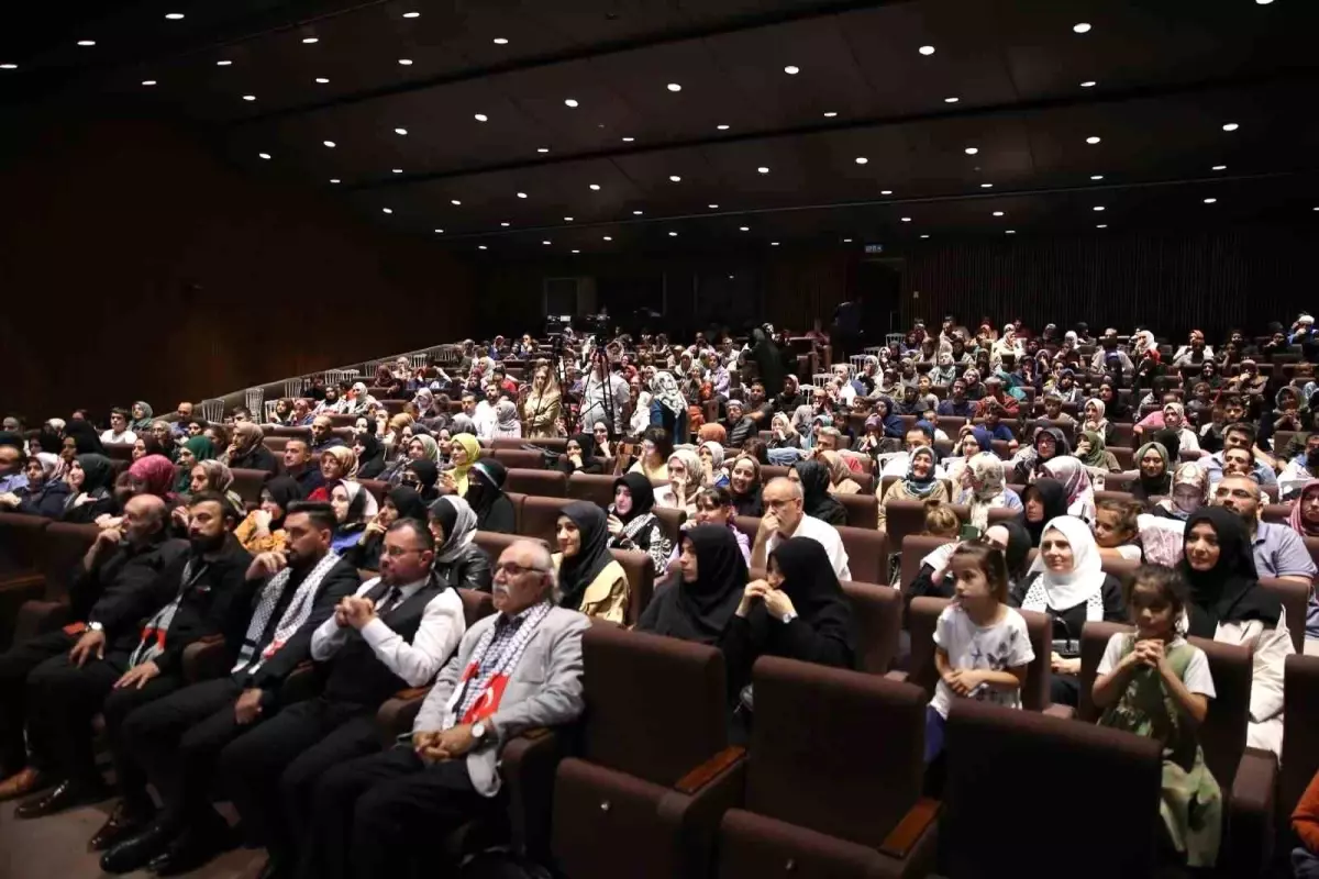 Ömer Karaoğlu, Eyüpsultan\'da Filistin için konser verdi