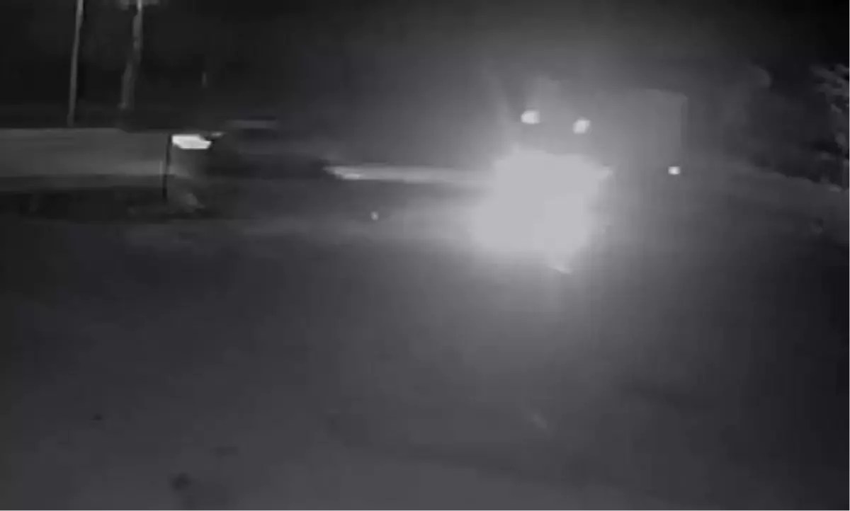 Adana'da TIR'a çarpan otomobilin sürücüsü yaralandı